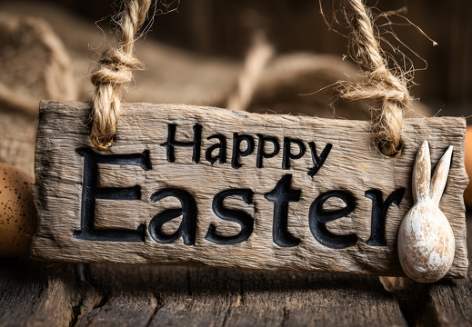 Happy Easter Holzschild mit Hase und rustikaler Kordel