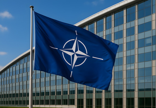 NATO Flagge vor Hauptquartier im Wind