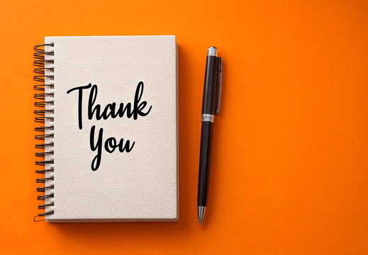 Notizbuch mit Thank You Schriftzug und Kugelschreiber