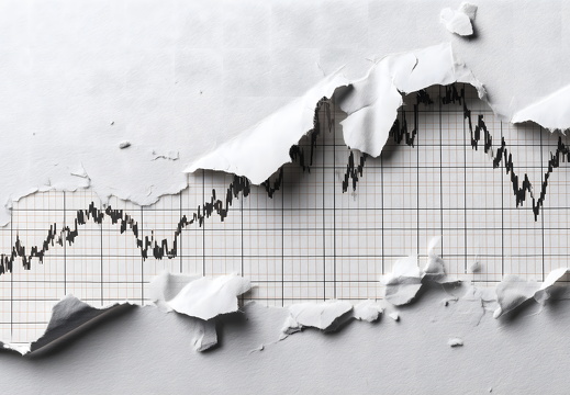 Börsenkurve hinter zerrissenem Papier auf weißem Hintergrund