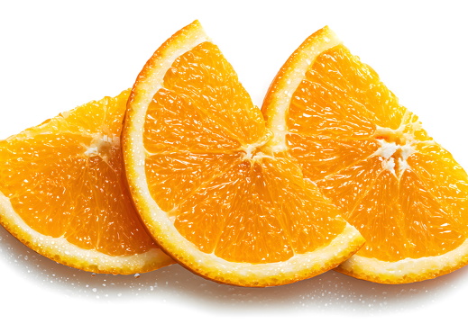 Orangenscheiben isoliert auf weißem Hintergrund